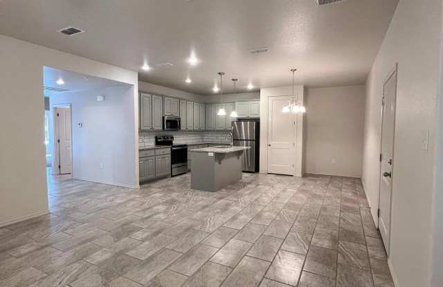 Beautiful 2 bed/2 bath/2 car garage Townhome!