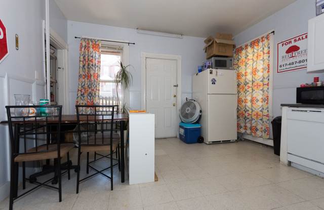 Photo of 3 Bed / 1 Bath on Hillside St | Mission Hill | 9/1