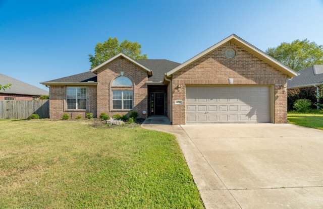 Spacious 3 Bedroom Home in West Fayetteville!