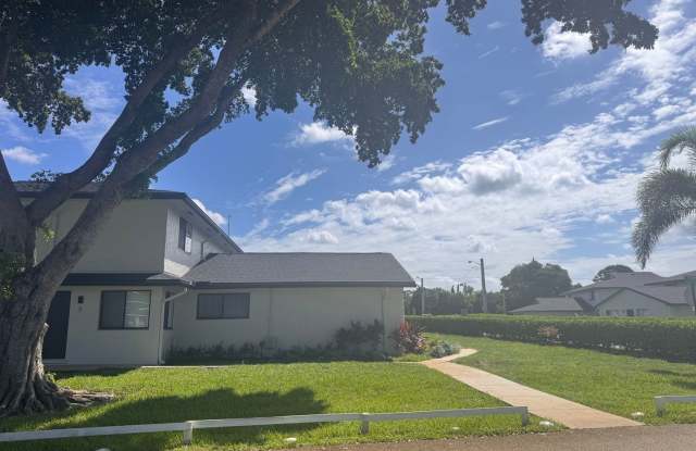 Top Floor 2 BR - Private Balcony + Garage Parking ** FIRST MONTH FREE ** No Last!!