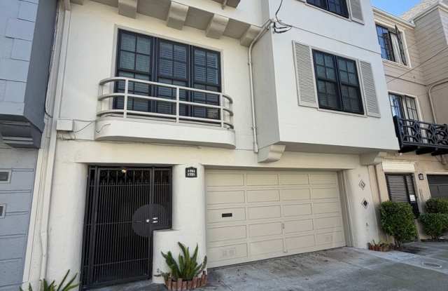 Charming 2BR/1.5BA in Classic San Francisco Marina Duplex, Parking Included