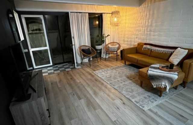 451 Dela Vina #411