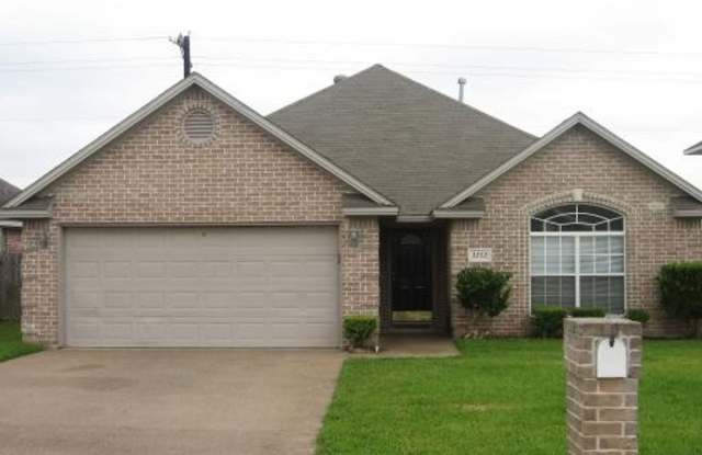 COZY BRICK HOME IN CONVENIENT LOCATION, NEAR SCHOOLS! photos photos