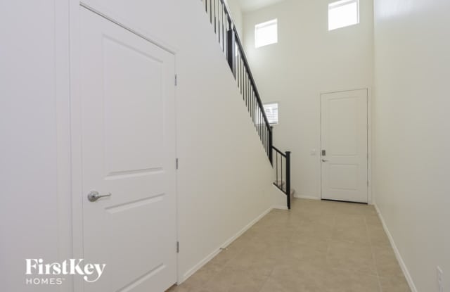 2863 North Fair Oaks Avenue