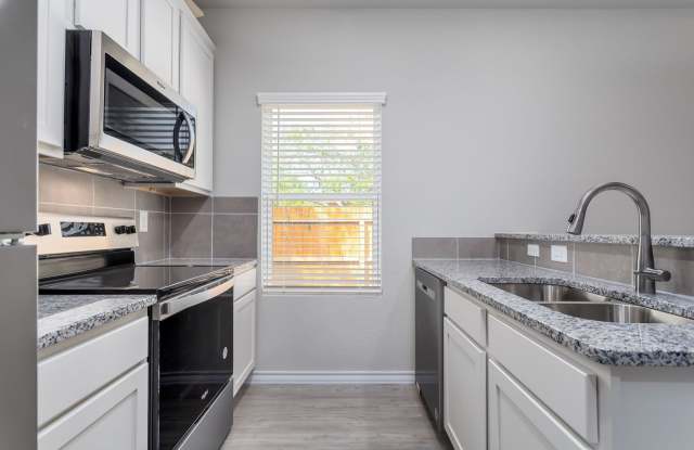 Stylish Modern Duplex in Seguin!