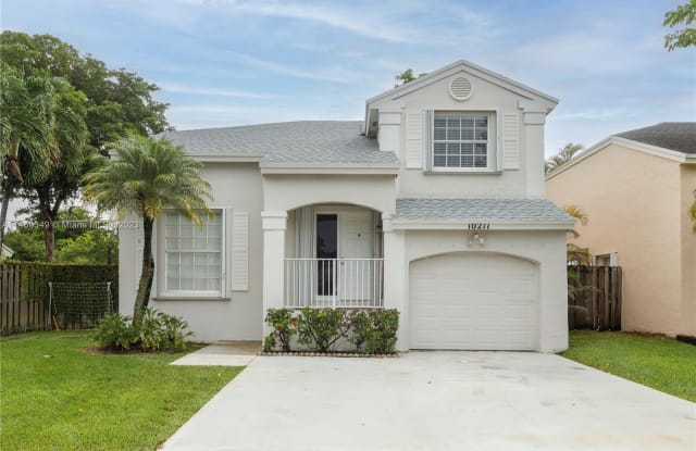 10211 SW 117th Ct - 10211 Southwest 117th Court, Kendall, FL 33186