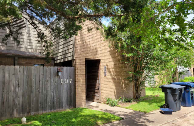 College Station - 2 bedroom / 1 Bath / Duplex with fenced yard. photos photos