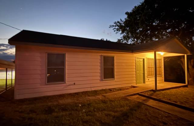 902 Saint Mary's Street