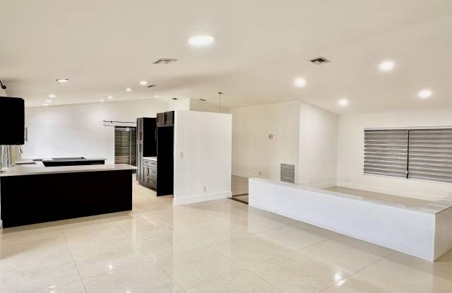 Photo of 10213 SW 1st Court