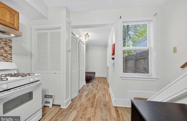 Photo of 115 16TH Street SE