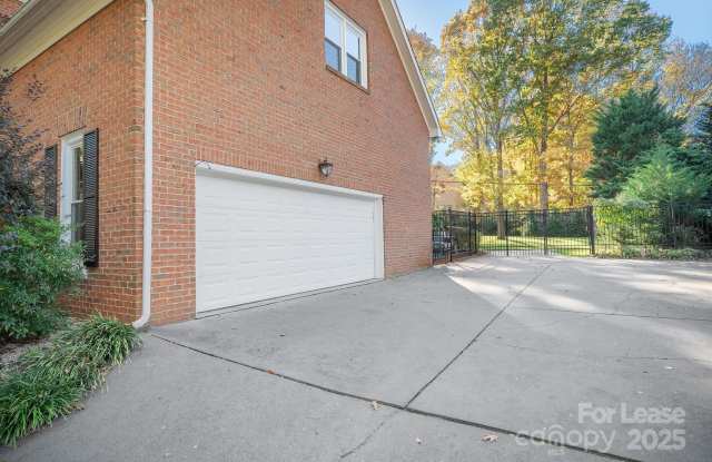 16516 Plantation Woods Drive