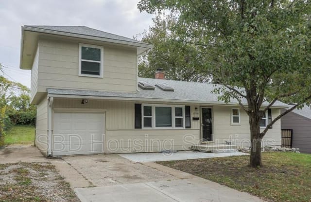 10700 E 29th St S - 10700 East 29th Street, Independence, MO 64052