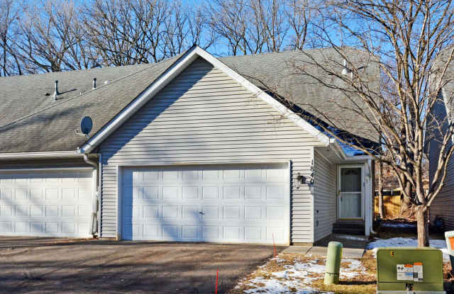 AVAILABLE NOW! Spacious 2 Bed, 2 Bath Townhome in Spring Lake Park!