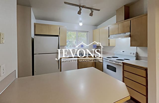 Inviting 3-bedroom duplex near Lakewood Towne Center and minutes from Sunnyside Beach Park!