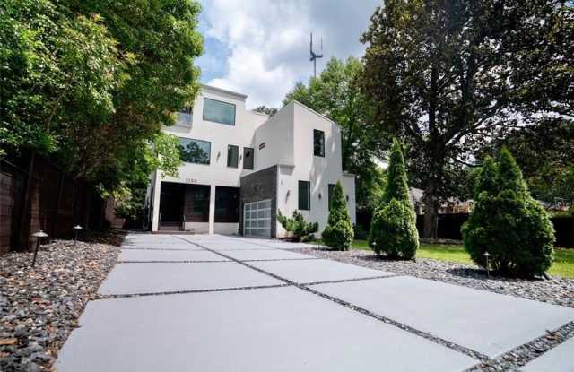 Photo of 1099 VISTA Trail NE