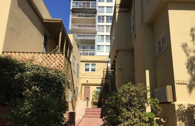 Photo of Upper Spacious Bankers Hill Unit!