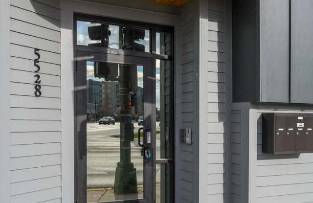 5528 W Gettysburg Street