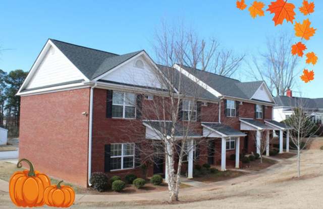 Welcome to the allure of this adorable 2 bedroom / 2.5 bath townhome located in the charming city of Newnan, GA.