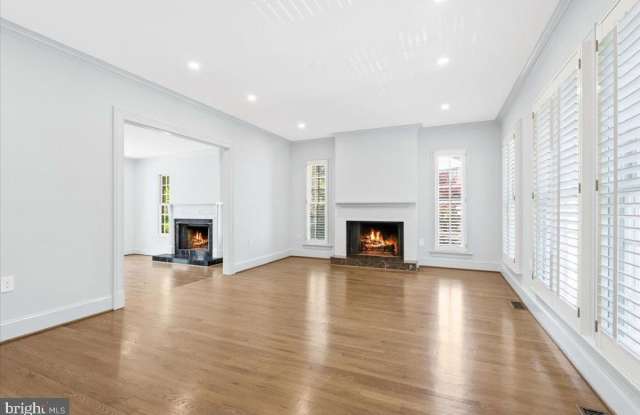 1626 FOXHALL RD FOXHALL RD NW