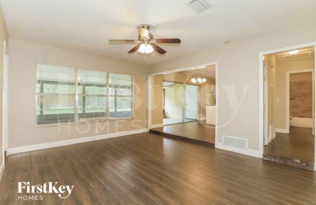 1005 Greenbriar Drive