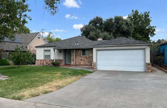 2-bedroom bungalow located in desirable La Loma neighborhood!