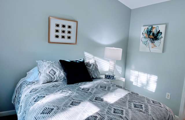 Photo of 1625 Elmwood Ct