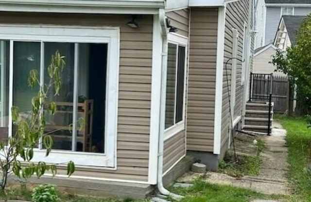 Photo of 282 Van Pelt Place unit: 2