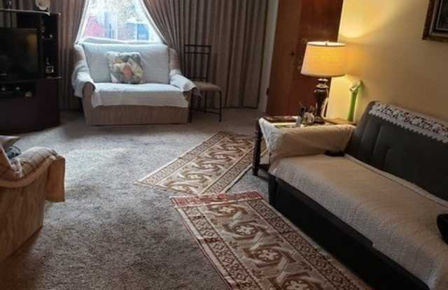 2724 W Gregory Street