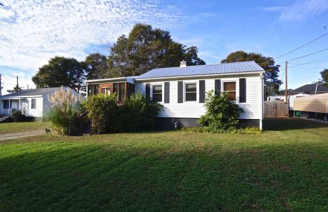 Well-Maintained 2/1 Home in Normaltown - PRE-LEASE FOR AUGUST 2026