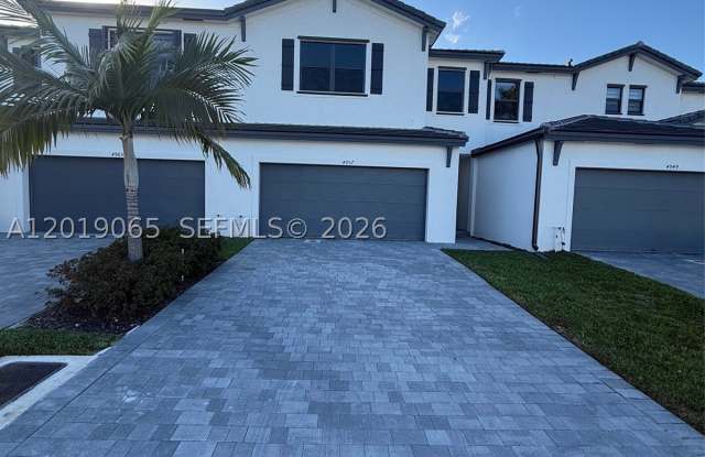 4957 Oakmont Dr