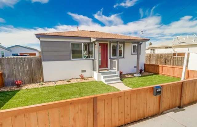 Photo of 2828 Comstock Street - 2828