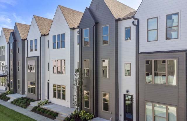 BEAUTIFUL 3 BED 3.5 BATH TOWNHOME