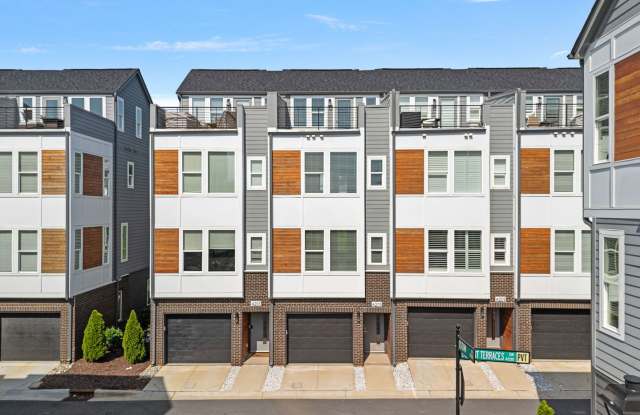Like New Townhome Ready for Immediate Move-In!!! Bryant Park in West End