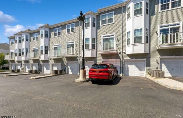 13 Dahlia Ln