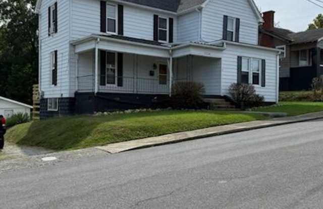 Photo of 4 Bedroom 2 Bath in Bristol, TN