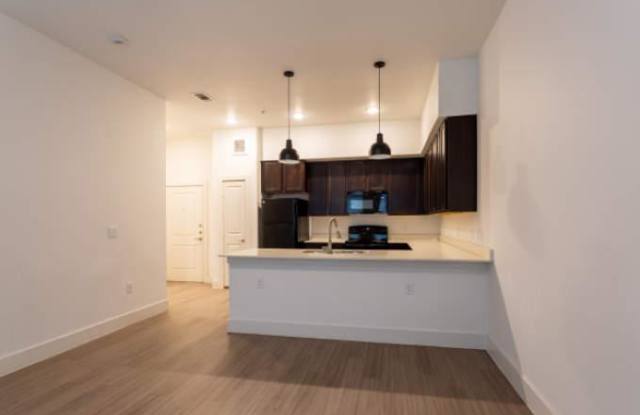1638 E 2nd St, #2018