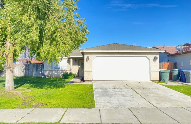 135 San Clemente Ct - 135 East San Clemente Court, Merced, CA 95341