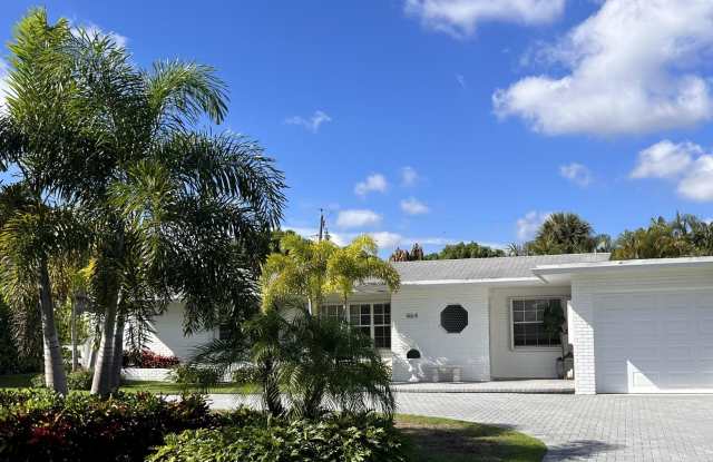 464 NW 11th Street