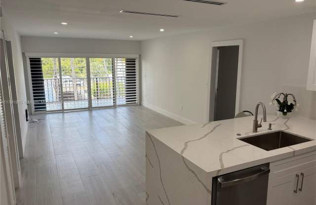 Photo of 575 Crandon Blvd