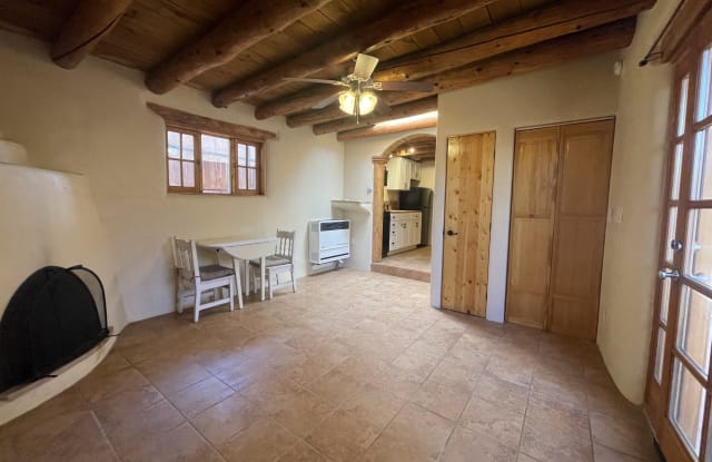 235 1/2 Irvine St - 235 1/2 Irvine St, Santa Fe, NM 87501