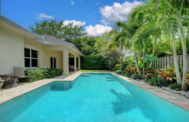 376 Forest Hill Boulevard