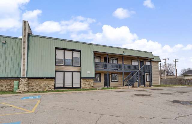 MOVE IN SPECIAL - $500 OFF FIRST MONTH RENT