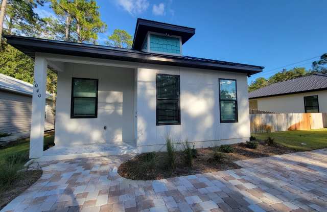 Photo of 1040 N County Highway 393