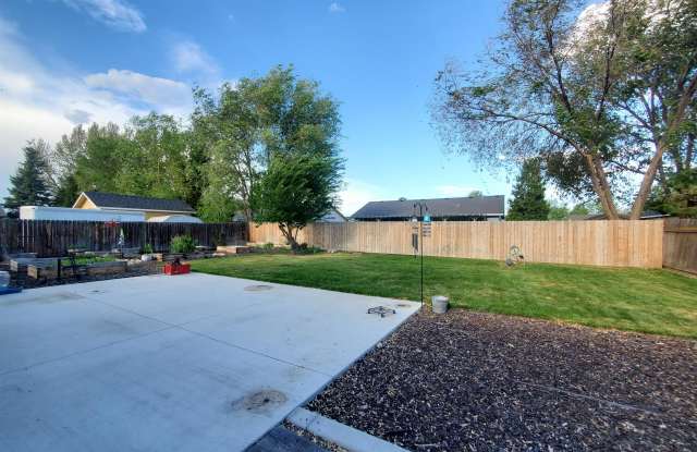 11 South Campbell Avenue