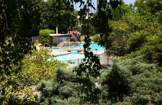 Photo of Wonderful, 2nd floor Condo Centrally Located in Phoenix. Available November 1st!!! Resort like living!!!