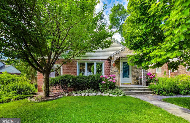 208 BREWSTER AVENUE