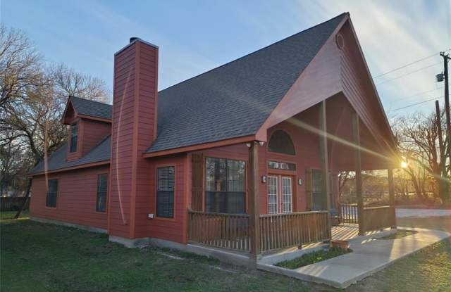 Photo of 100 E Bluebonnet Drive