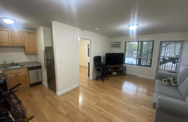 Photo of 10 Arizona Ter.