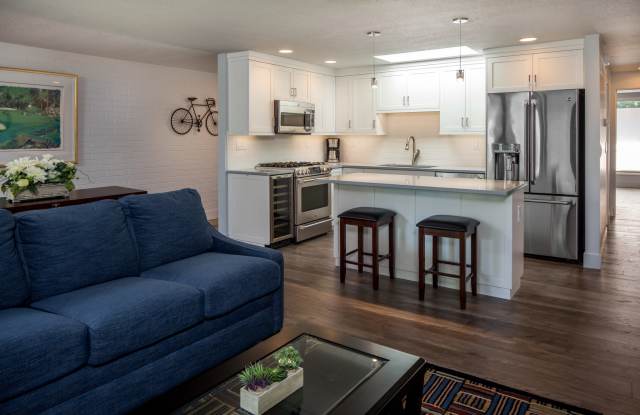 Furnished Townhouse On Hillcrest Country Club