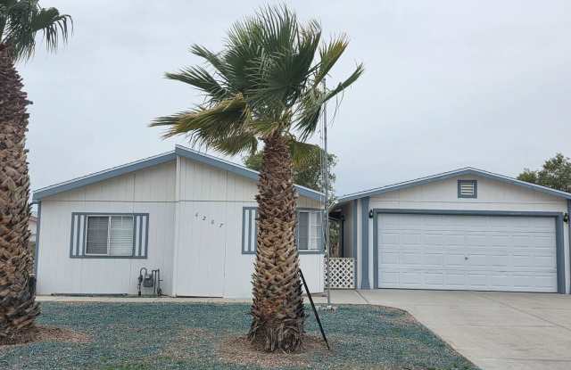 Photo of Clean 2 bedroom/2bth home in Sunrise Vistas